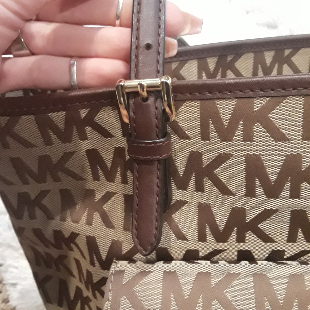 NWOT Michael Kors East West Monogrammed Voyager Tote - Picture 3 of 13
